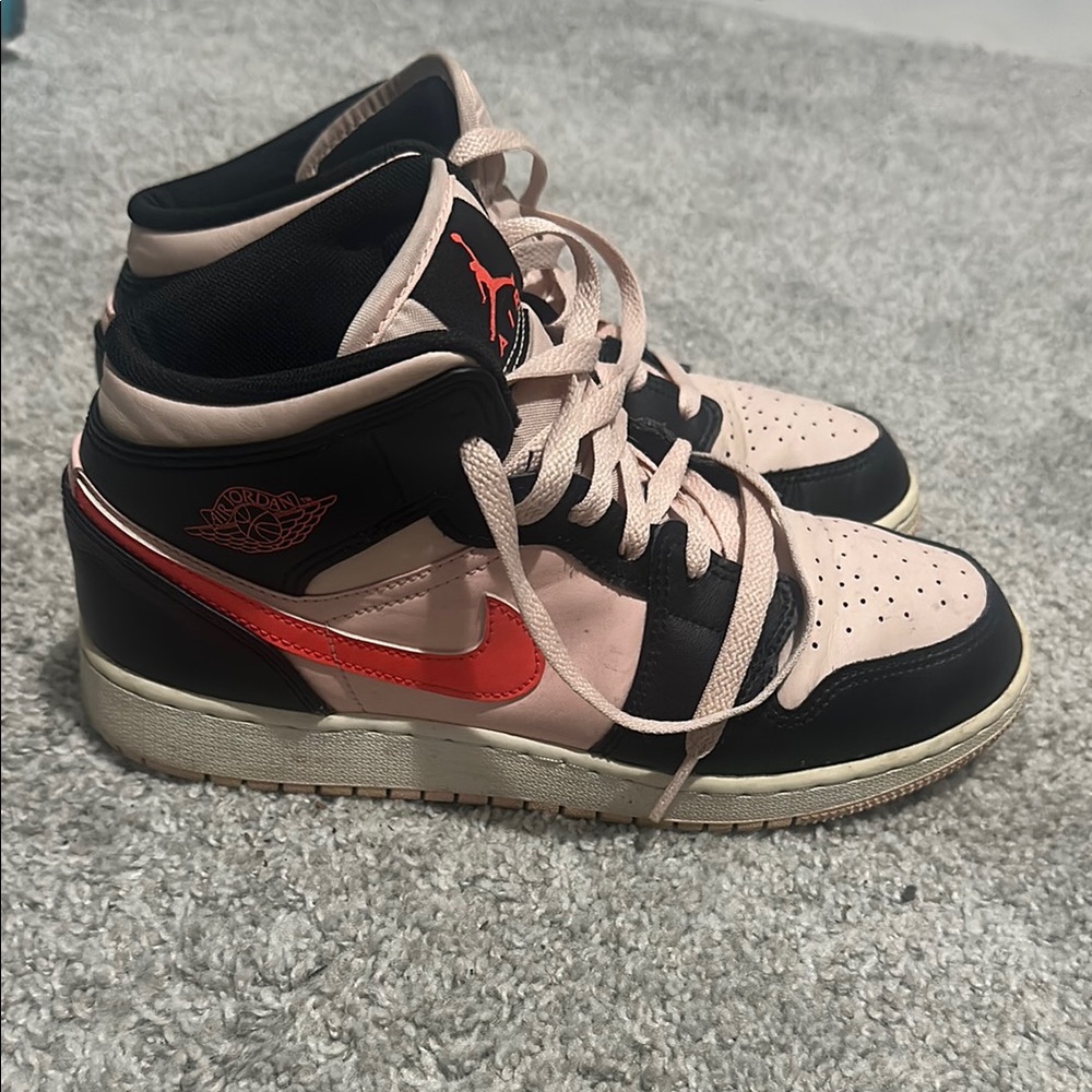 Jordan Women's Black and Pink Sneakers